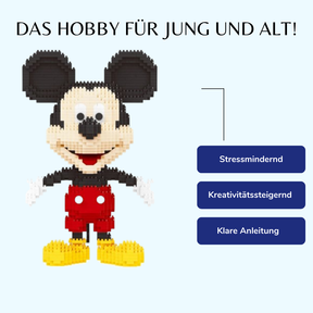 Mega Mouse im roten Anzug