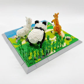 Panda, Känguru und Alpaka auf dem Gras